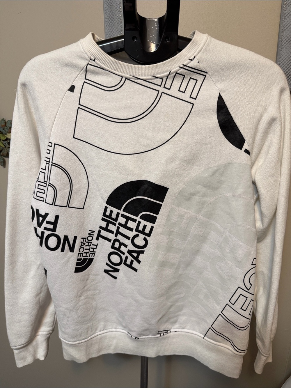 The North Face Women's Graphic All Over Print Crewneck Sweatshirt S - White